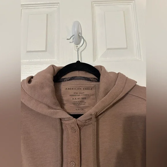 AE Cropped Button Down Hoodie - Picture 10 of 13